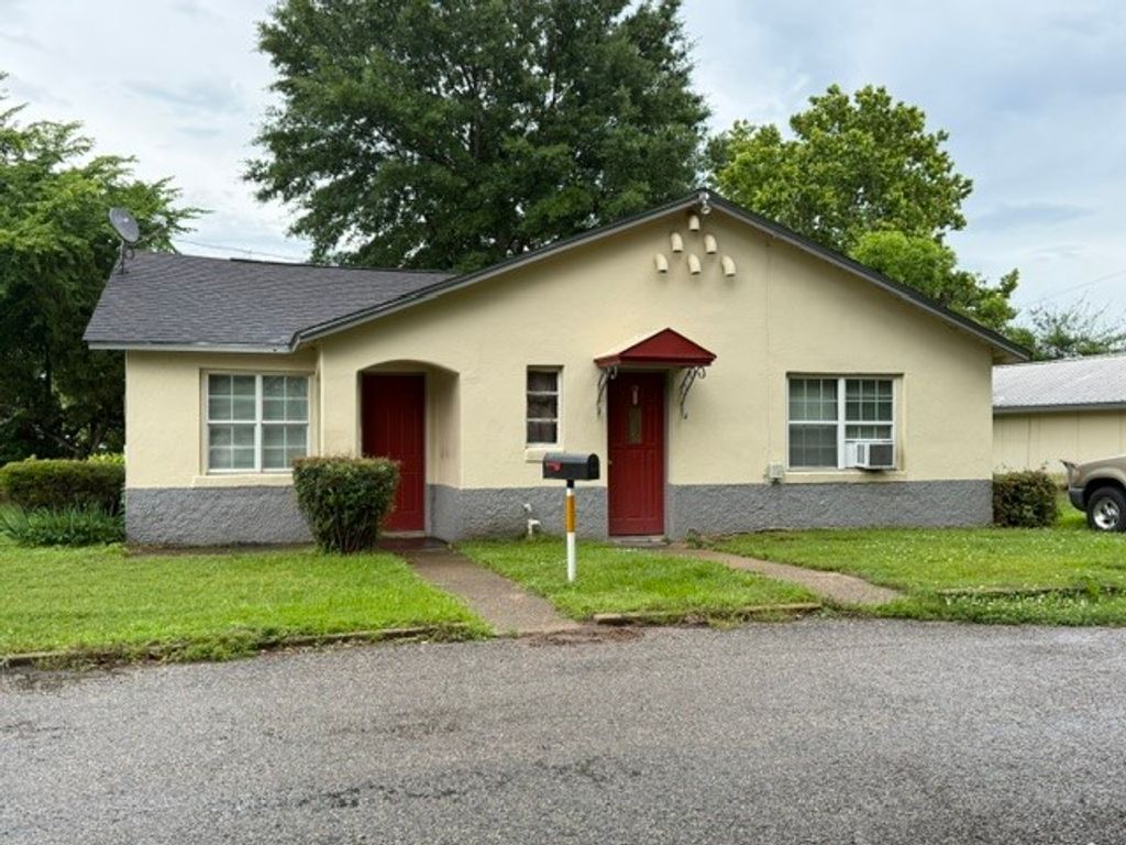 302 E 11th Street, Mt Pleasant, TX 75455
