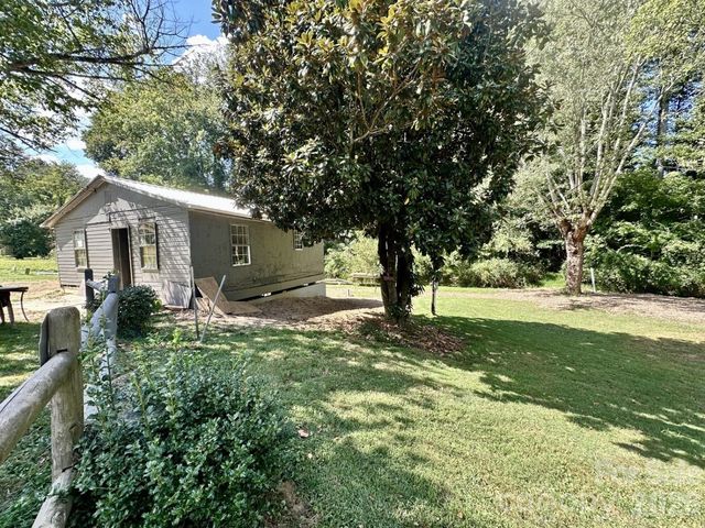 2063 Wilson Road, Asheville, NC 28806