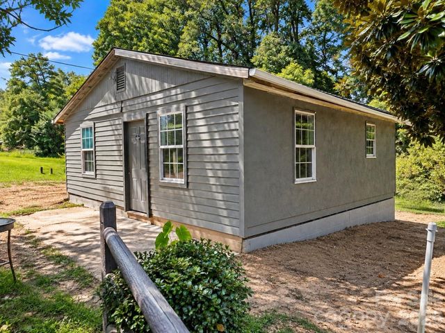 2063 Wilson Road, Asheville, NC 28806