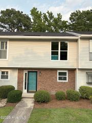 2171 Fox Run Drive, Kinston, NC 28504