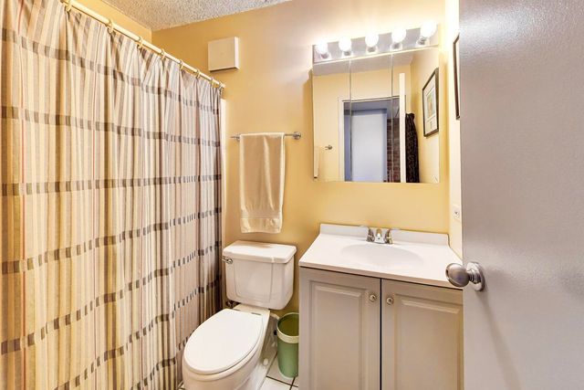 2024 Saint Johns Avenue 301, Highland Park, IL 60035