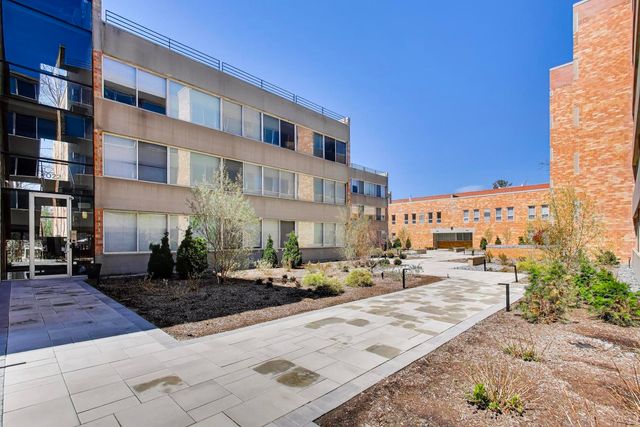 2024 Saint Johns Avenue 301, Highland Park, IL 60035