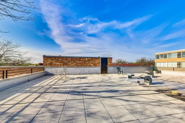 2024 Saint Johns Avenue 301, Highland Park, IL 60035