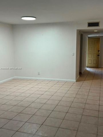 301 Lakeview Drive 102, Weston, FL 33326