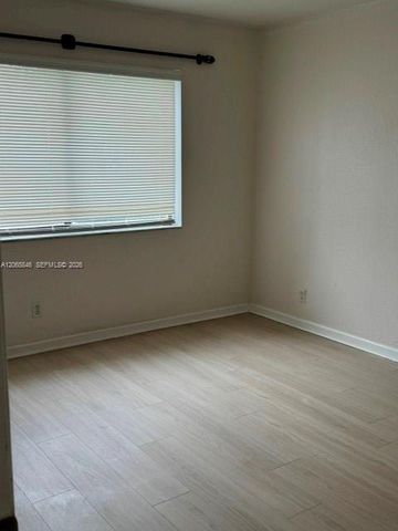 301 Lakeview Drive 102, Weston, FL 33326