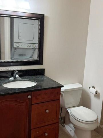 301 Lakeview Drive 102, Weston, FL 33326