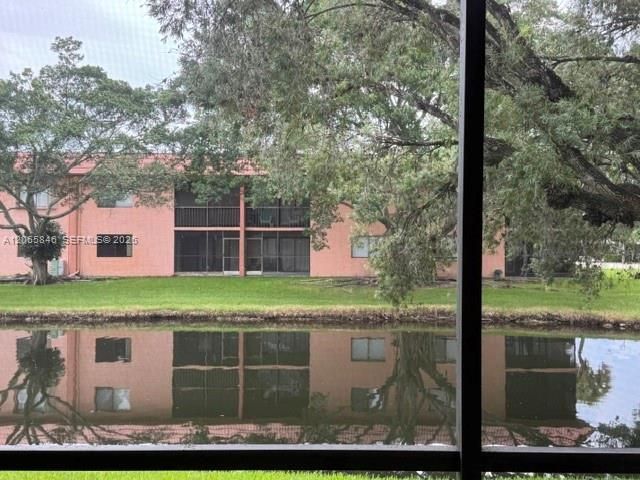 301 Lakeview Drive 102, Weston, FL 33326