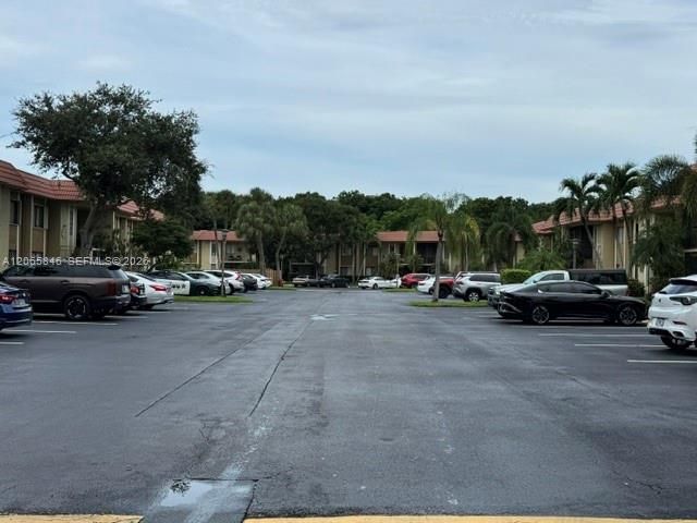 301 Lakeview Drive 102, Weston, FL 33326