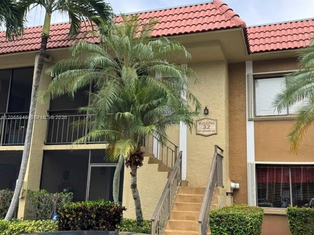 301 Lakeview Drive 102, Weston, FL 33326