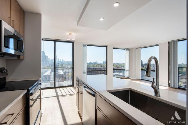 345 W Fullerton Parkway 1205, Chicago, IL 60614