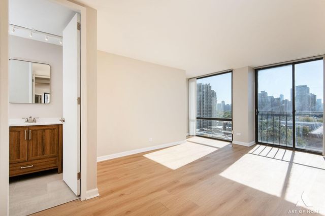 345 W Fullerton Parkway 1205, Chicago, IL 60614