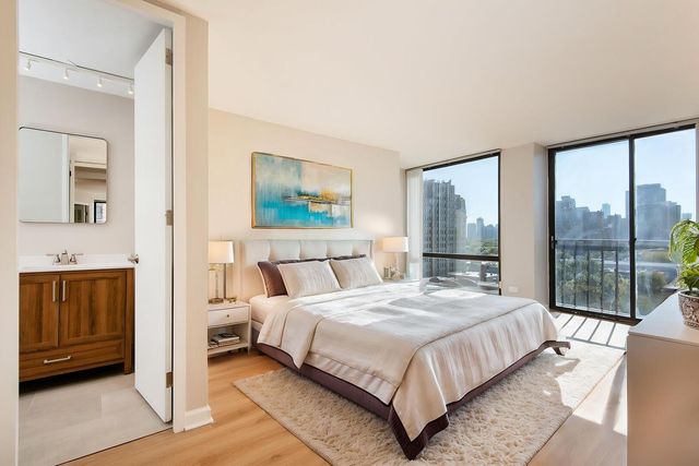 345 W Fullerton Parkway 1205, Chicago, IL 60614