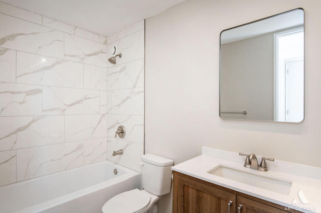 345 W Fullerton Parkway 1205, Chicago, IL 60614