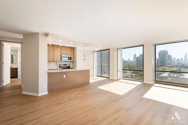 345 W Fullerton Parkway 1205, Chicago, IL 60614