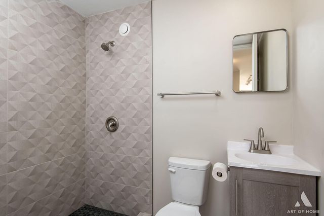 345 W Fullerton Parkway 1205, Chicago, IL 60614