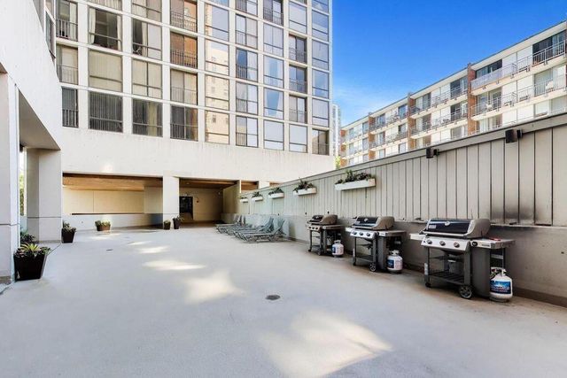 345 W Fullerton Parkway 1205, Chicago, IL 60614