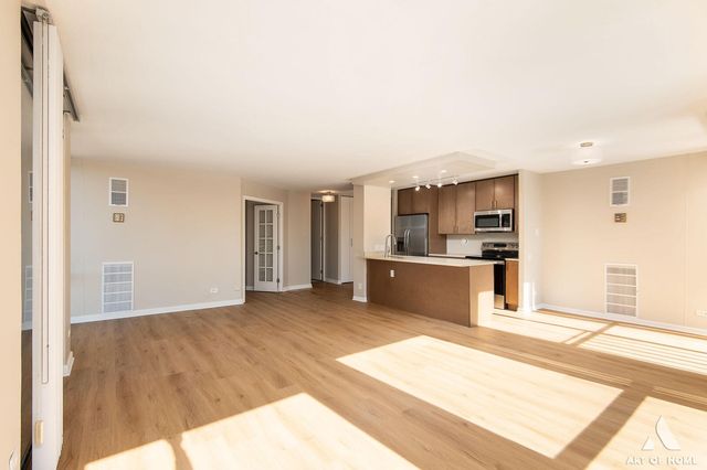 345 W Fullerton Parkway 1205, Chicago, IL 60614