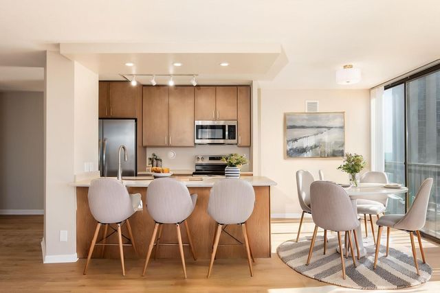 345 W Fullerton Parkway 1205, Chicago, IL 60614