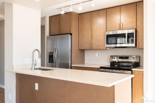 345 W Fullerton Parkway 1205, Chicago, IL 60614