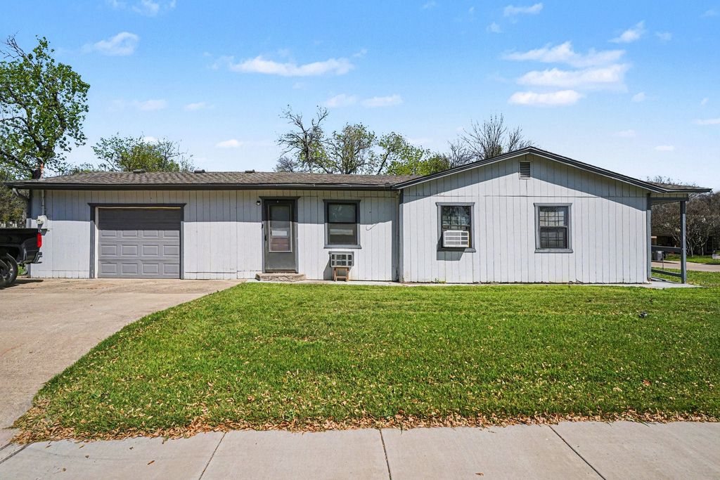 105 E Park Street, Little Elm, TX 75068