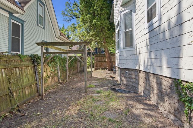 1032 Desoto Street, Saint Paul, MN 55130