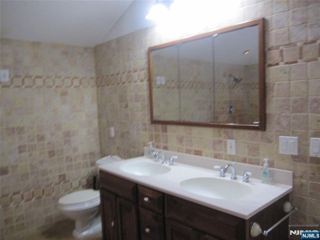 209 Tremont Avenue, Fort Lee, NJ 07024