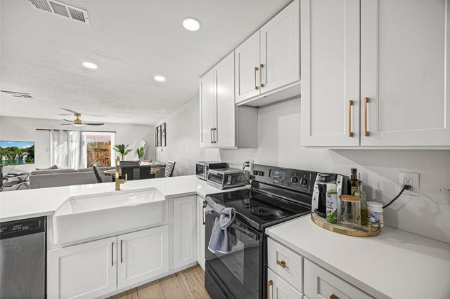 11000 Kinghurst Drive 187, Houston, TX 77099