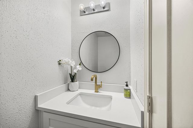 11000 Kinghurst Drive 187, Houston, TX 77099