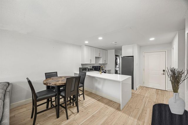 11000 Kinghurst Drive 187, Houston, TX 77099