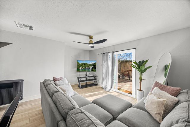 11000 Kinghurst Drive 187, Houston, TX 77099