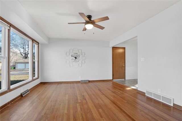 301 HARGIS Lane, Belton, MO 64012