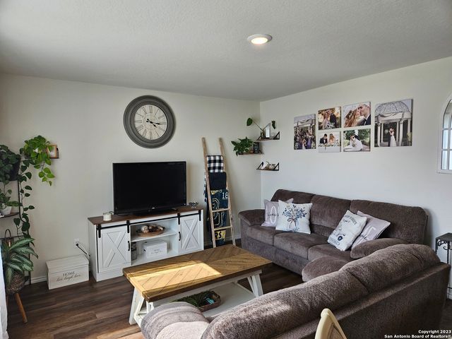 535 Wild Olive Way, San Antonio, TX 78219