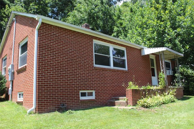 882 Poison Cove Road, Clyde, NC 28721