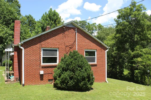 882 Poison Cove Road, Clyde, NC 28721