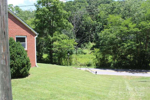 882 Poison Cove Road, Clyde, NC 28721