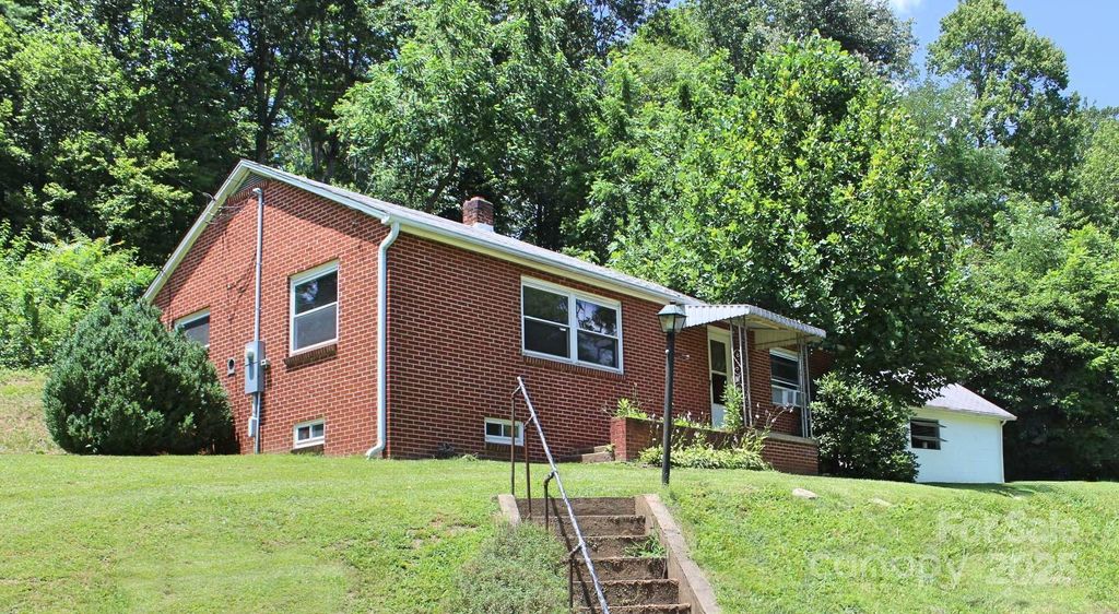 882 Poison Cove Road, Clyde, NC 28721