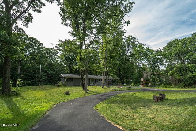 18 W Skyview Drive, Colonie, NY 12047