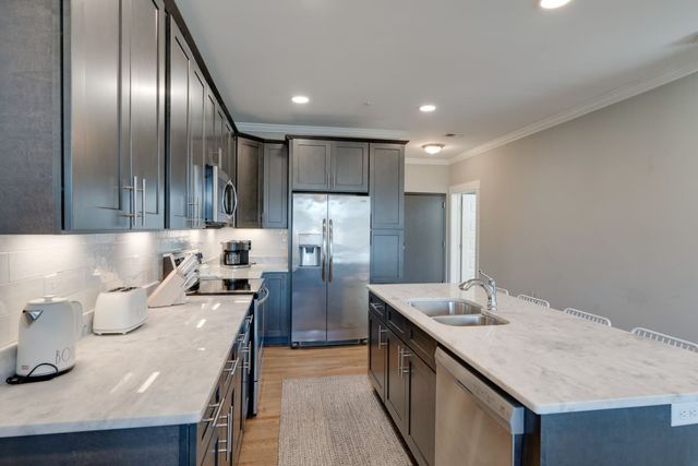 4405 Kentucky Ave Apt 402, Nashville, TN 37209