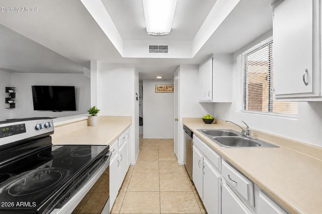 8847 N 8TH Street 101, Phoenix, AZ 85020
