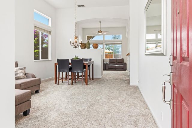 2339 Canary Dr, Rocklin, CA 95765