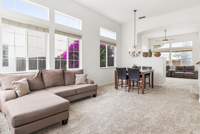 2339 Canary Dr, Rocklin, CA 95765