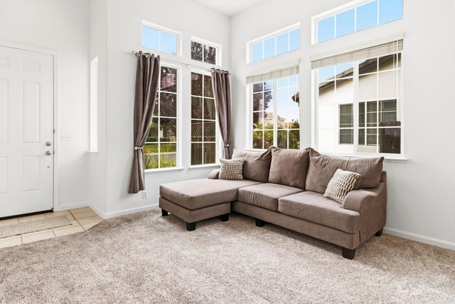2339 Canary Dr, Rocklin, CA 95765