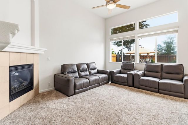 2339 Canary Dr, Rocklin, CA 95765