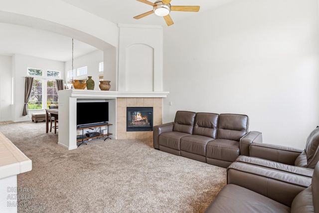 2339 Canary Dr, Rocklin, CA 95765