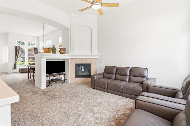 2339 Canary Dr, Rocklin, CA 95765