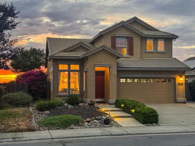 2339 Canary Dr, Rocklin, CA 95765