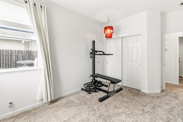 2339 Canary Dr, Rocklin, CA 95765