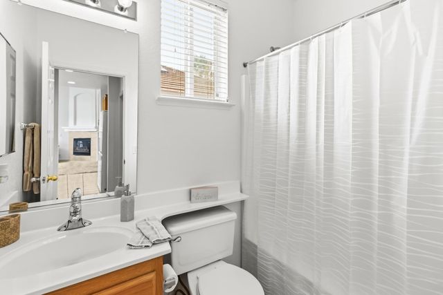 2339 Canary Dr, Rocklin, CA 95765