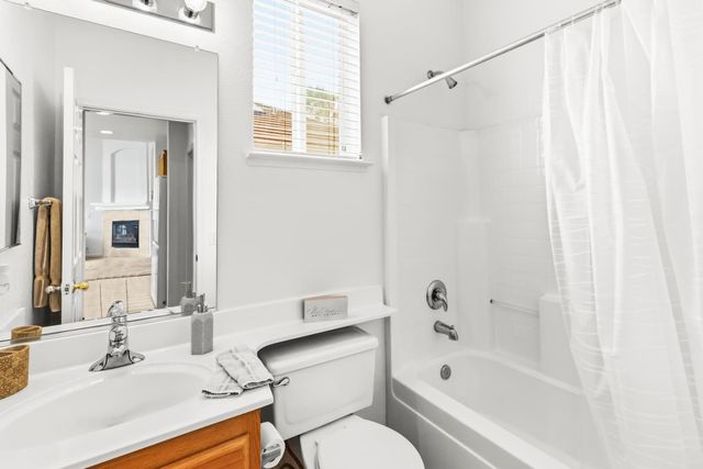 2339 Canary Dr, Rocklin, CA 95765
