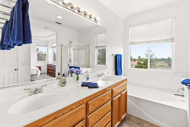 2339 Canary Dr, Rocklin, CA 95765